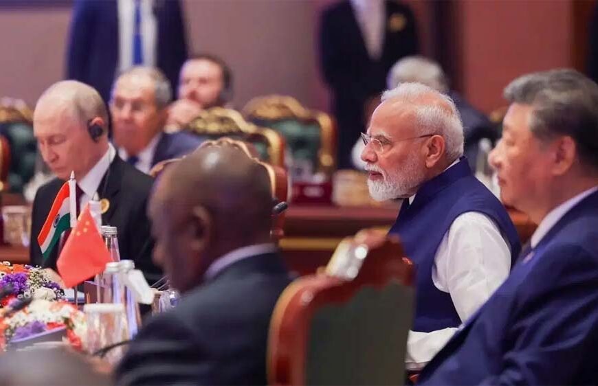 तीन दिन, 15 वन-टू-वन बैठकें और दुनिया ने&hellip;