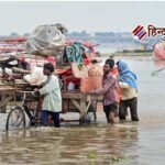 नदियां उफान पर, गांवों में पानी, यूपी के 19 जिलों में बाढ़ का खतरा