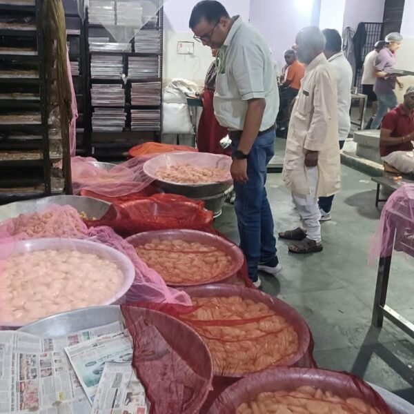 नौ मिठाई विक्रेताओं के यहां छापे,श्री राधे स्वीट्स&hellip;