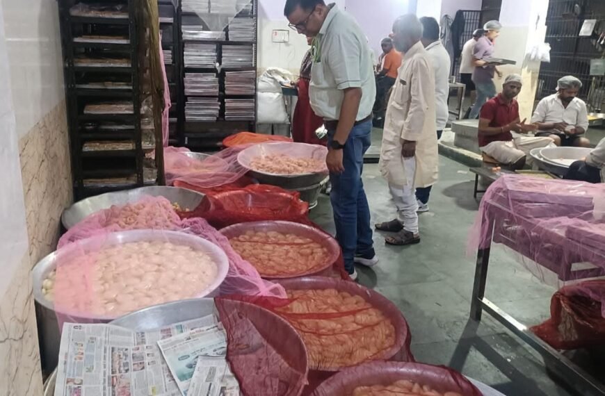 नौ मिठाई विक्रेताओं के यहां छापे,श्री राधे स्वीट्स&hellip;